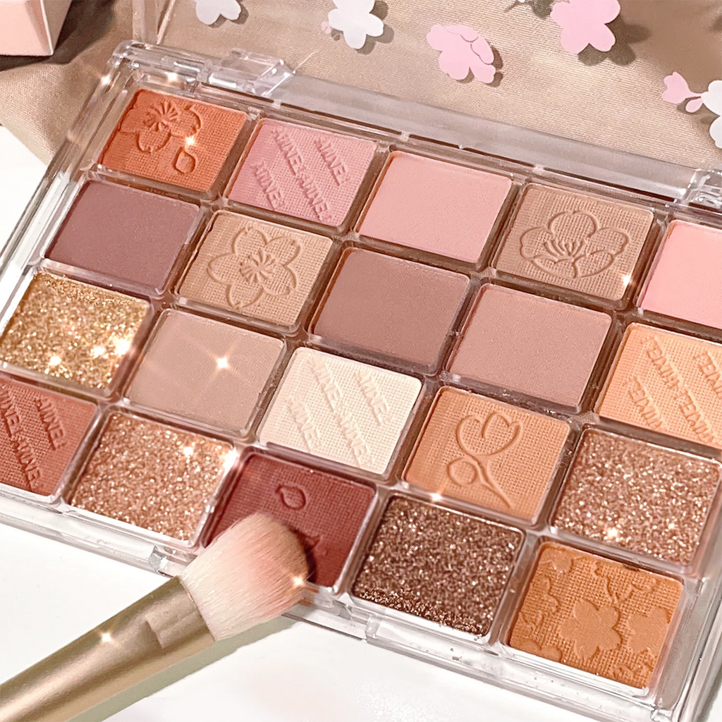 20-Color Eyeshadow Palette – Shimmer & Matte, Highly Pigmented,